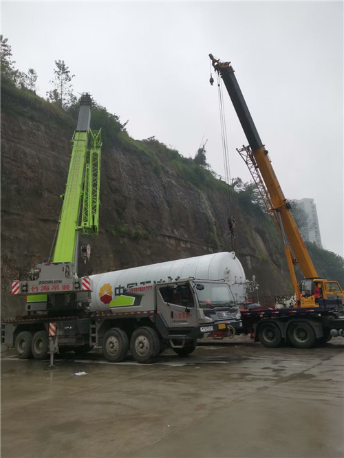 益阳市“不怕风雨冻”—— 吊车的 “恶劣环境适应” 技术
